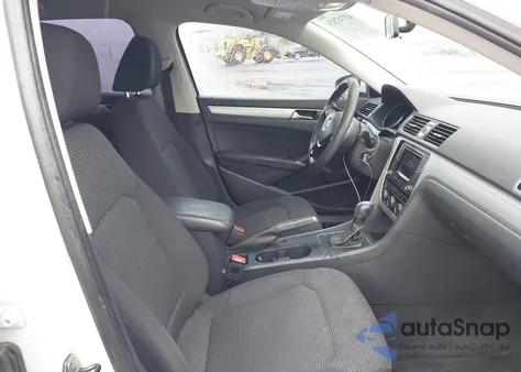 2016 Volkswagen Passat 1.8T S z USA, uszkodzony, nr VIN 1VWAT7A30GC036807